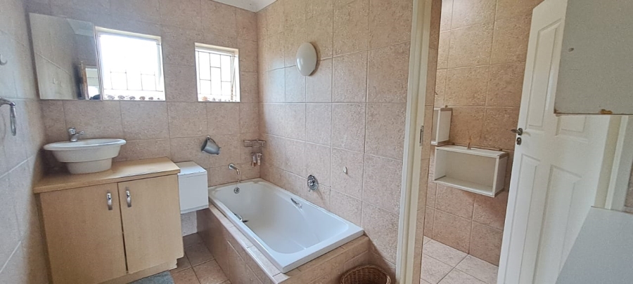 To Let 1 Bedroom Property for Rent in Brackendowns Gauteng