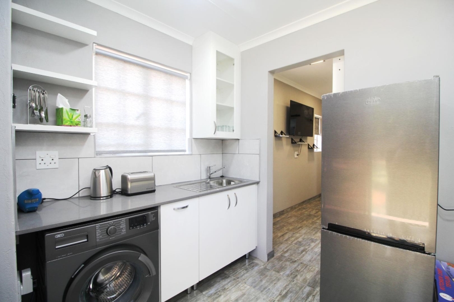 To Let 1 Bedroom Property for Rent in Garsfontein Gauteng