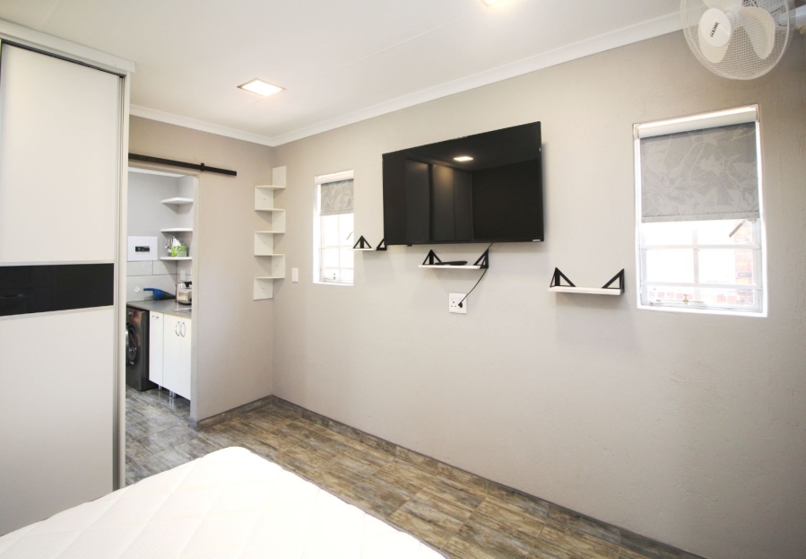 To Let 1 Bedroom Property for Rent in Garsfontein Gauteng