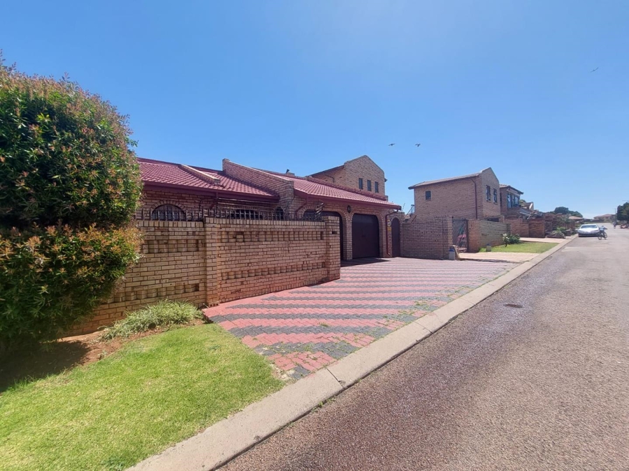 3 Bedroom Property for Sale in Spruit View Gauteng