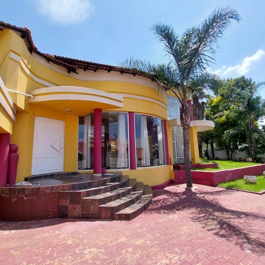 4 Bedroom Property for Sale in Glenvista Gauteng