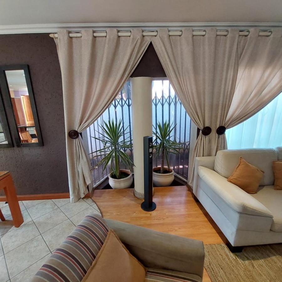 4 Bedroom Property for Sale in Glenvista Gauteng