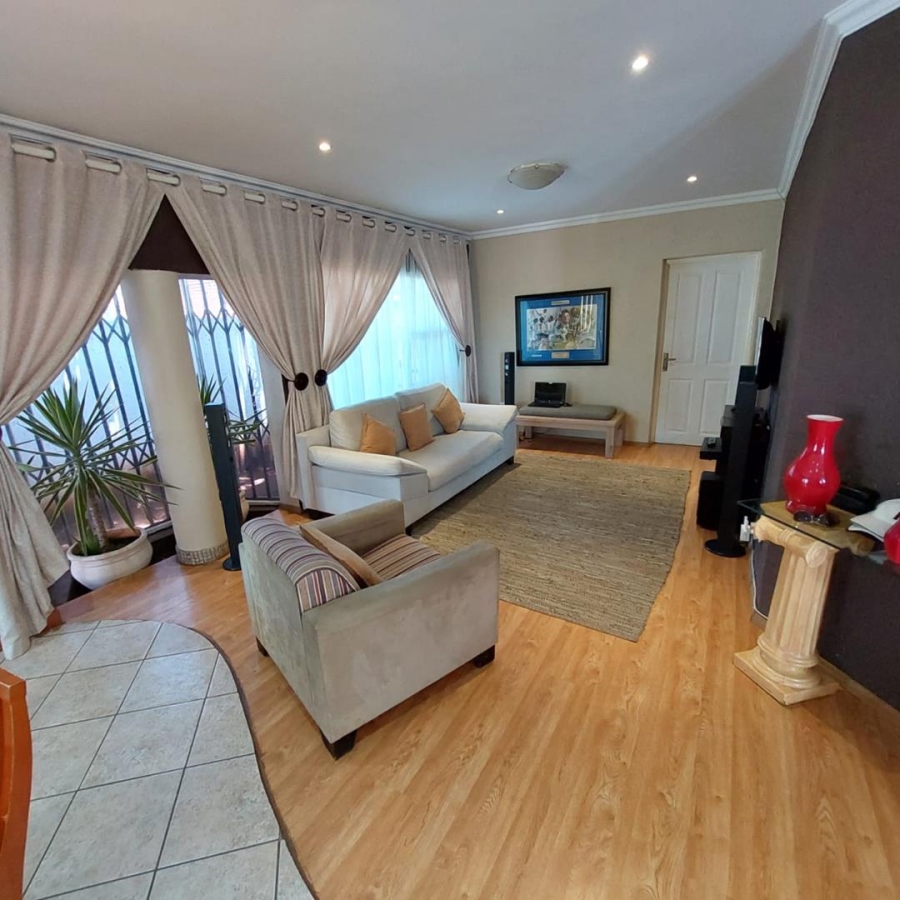 4 Bedroom Property for Sale in Glenvista Gauteng