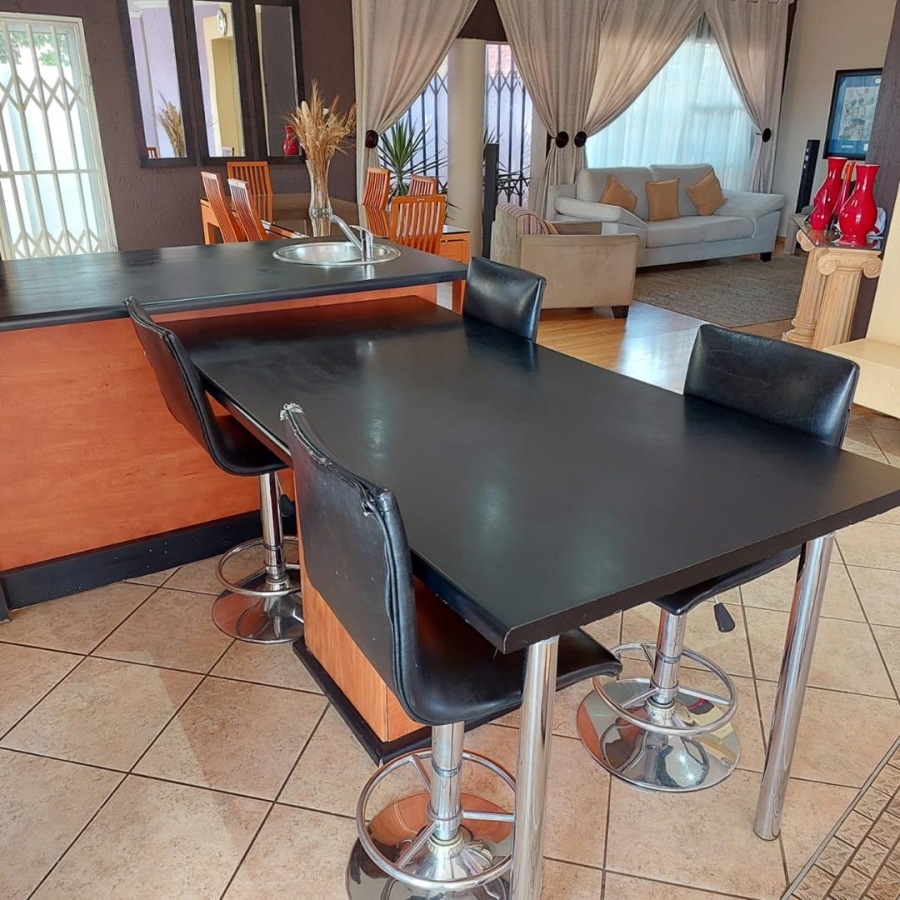 4 Bedroom Property for Sale in Glenvista Gauteng