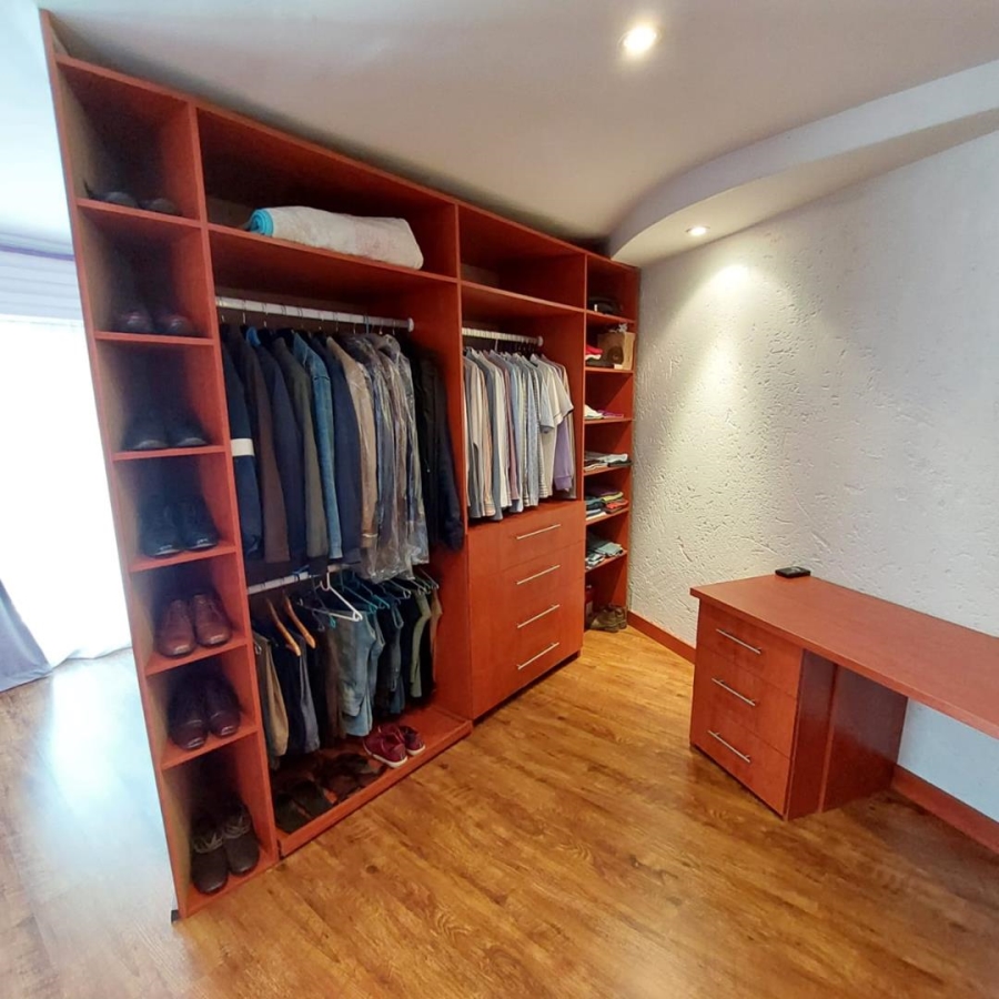 4 Bedroom Property for Sale in Glenvista Gauteng