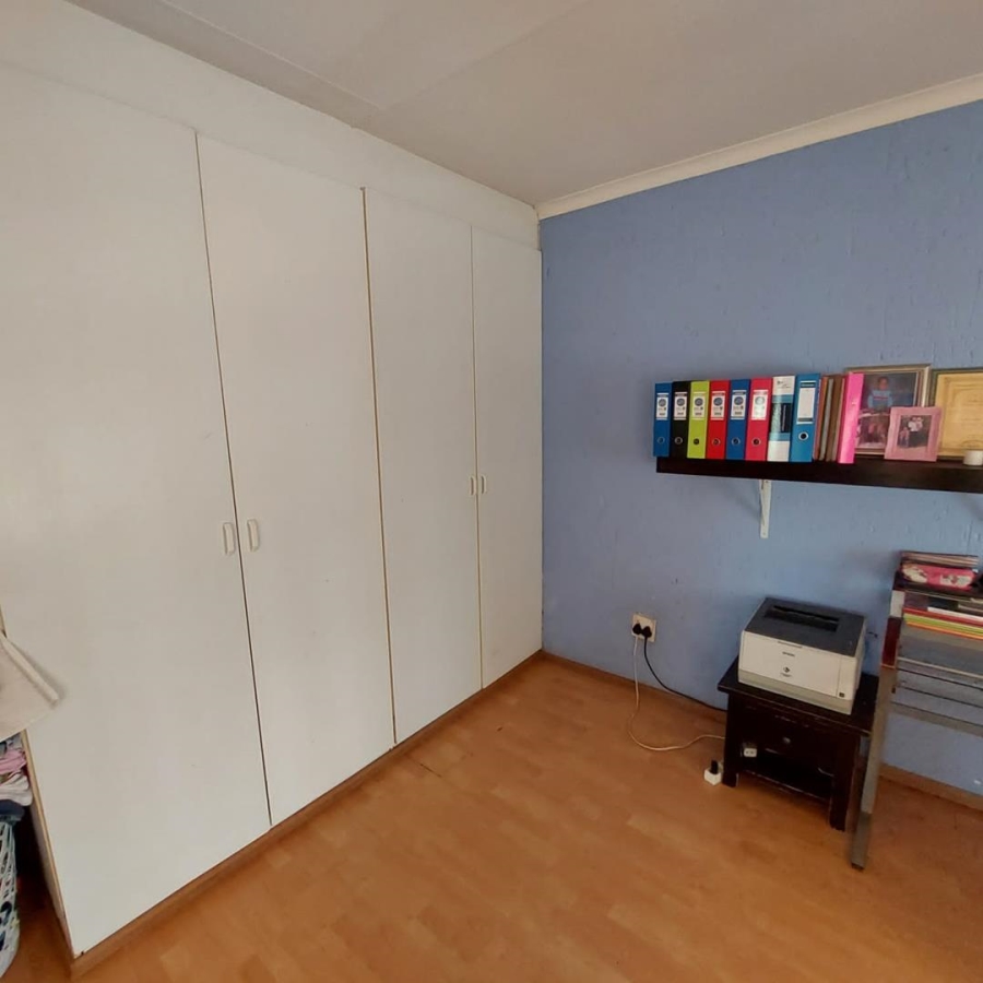 4 Bedroom Property for Sale in Glenvista Gauteng