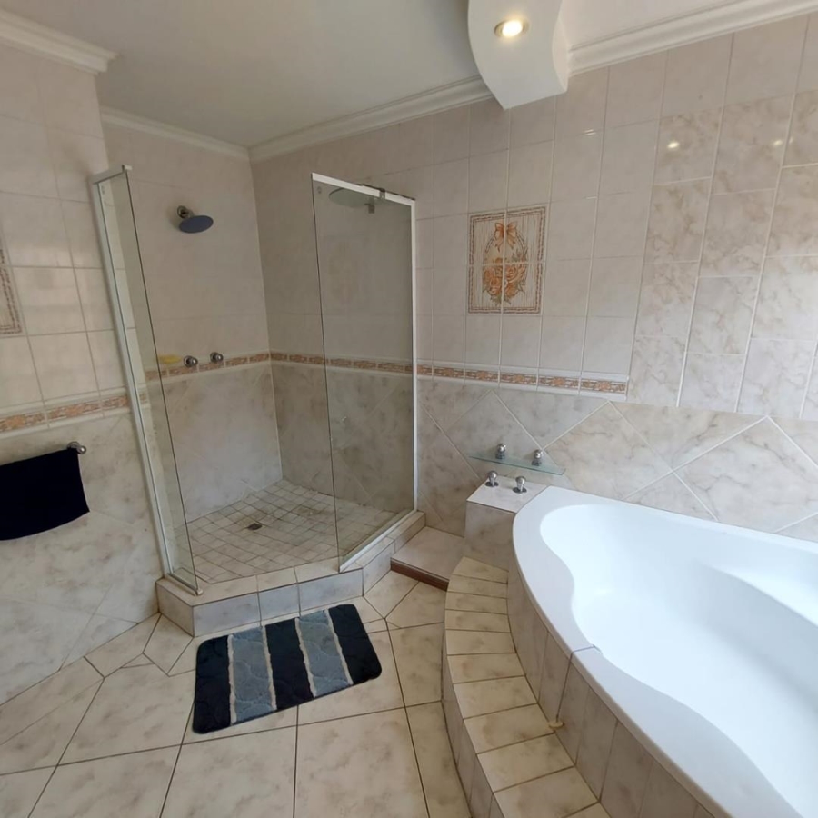 4 Bedroom Property for Sale in Glenvista Gauteng