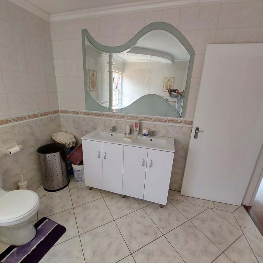 4 Bedroom Property for Sale in Glenvista Gauteng