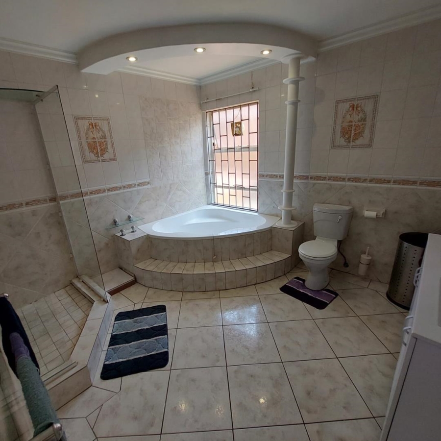 4 Bedroom Property for Sale in Glenvista Gauteng