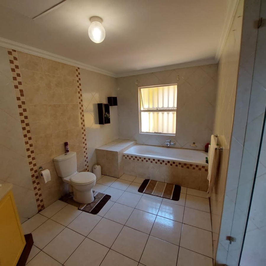 4 Bedroom Property for Sale in Glenvista Gauteng