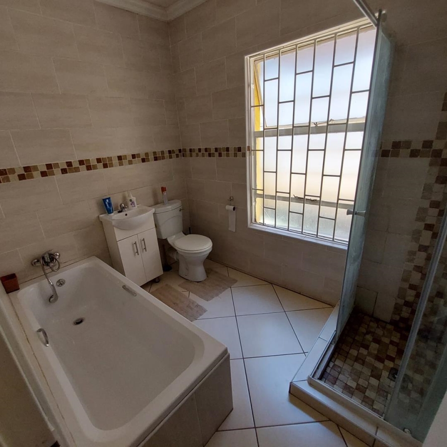 4 Bedroom Property for Sale in Glenvista Gauteng