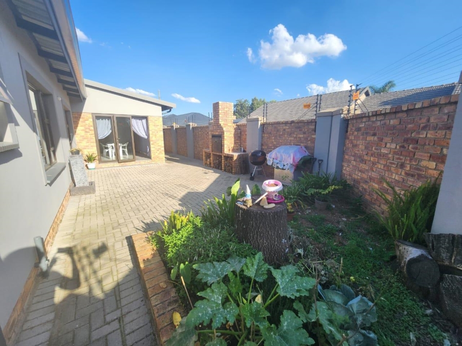 3 Bedroom Property for Sale in Brackenhurst Gauteng