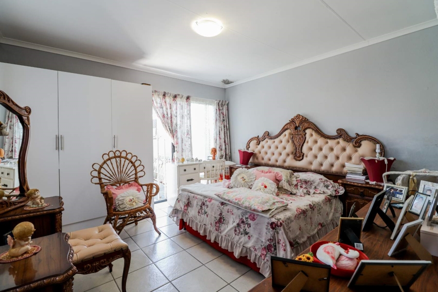 6 Bedroom Property for Sale in Benoni West Gauteng