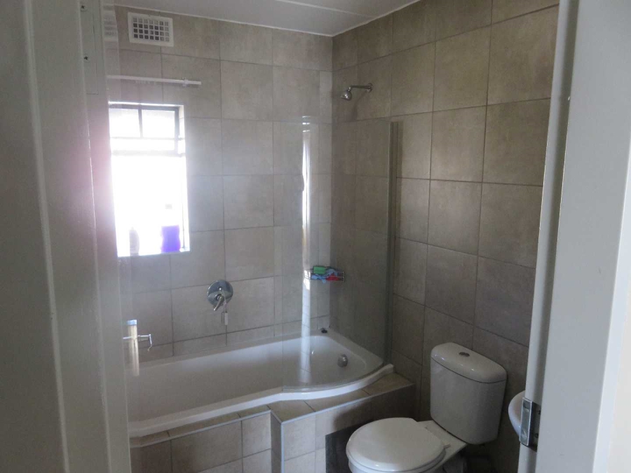 2 Bedroom Property for Sale in Montana Tuine Gauteng
