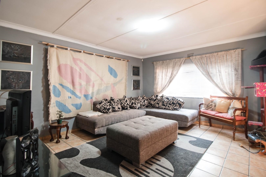 4 Bedroom Property for Sale in General Albertspark Gauteng