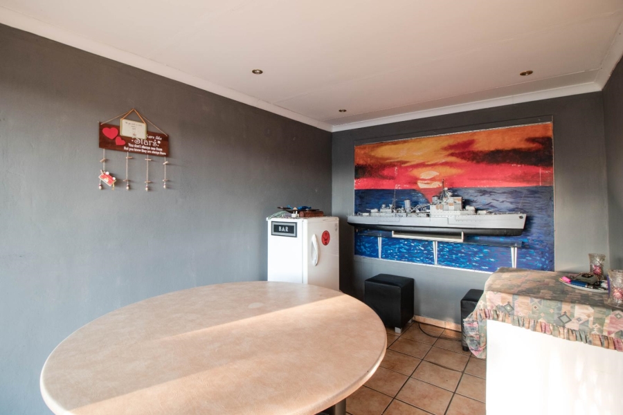 4 Bedroom Property for Sale in General Albertspark Gauteng