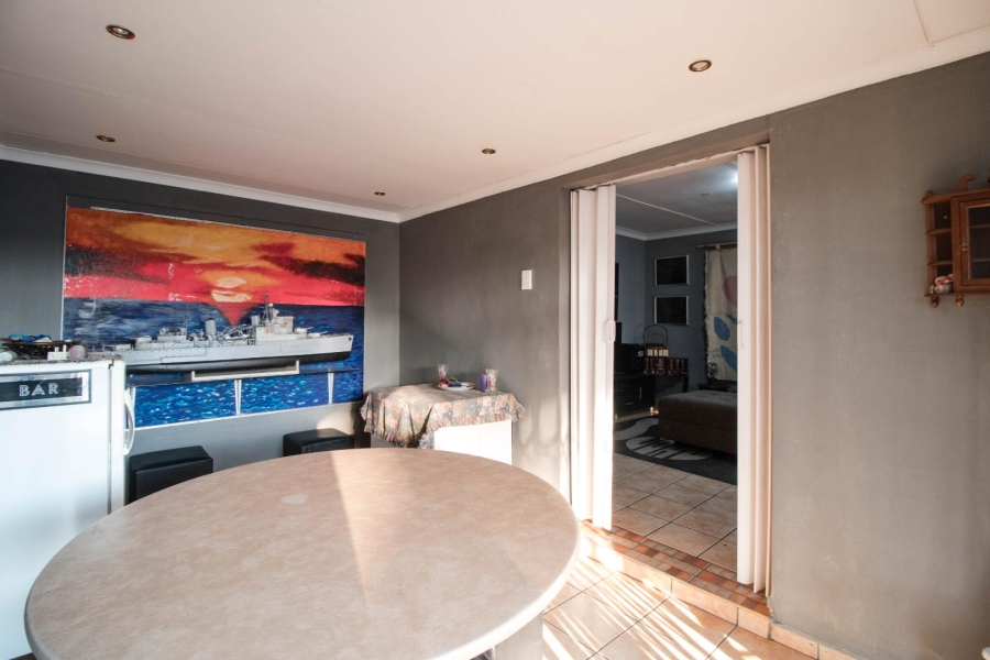 4 Bedroom Property for Sale in General Albertspark Gauteng