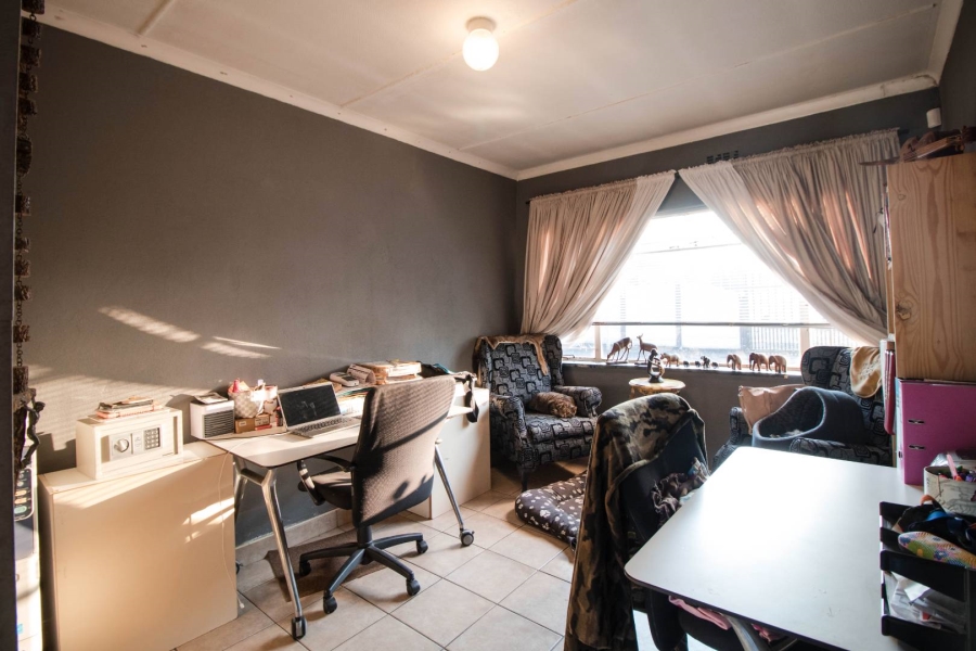 4 Bedroom Property for Sale in General Albertspark Gauteng