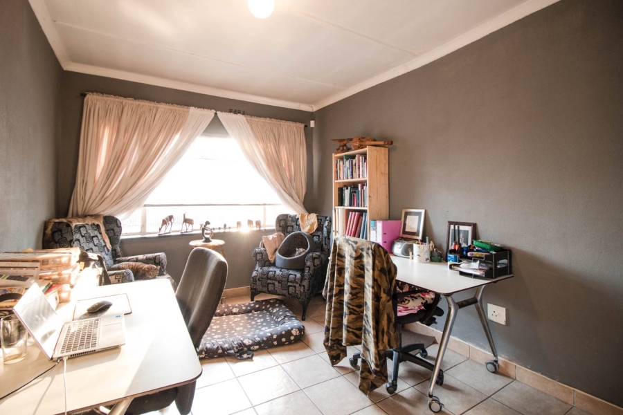 4 Bedroom Property for Sale in General Albertspark Gauteng