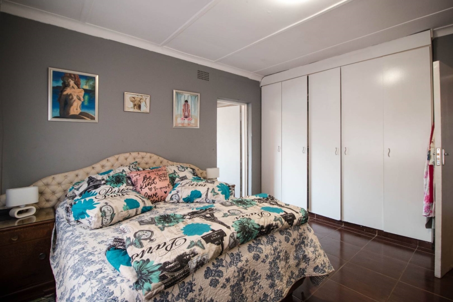 4 Bedroom Property for Sale in General Albertspark Gauteng