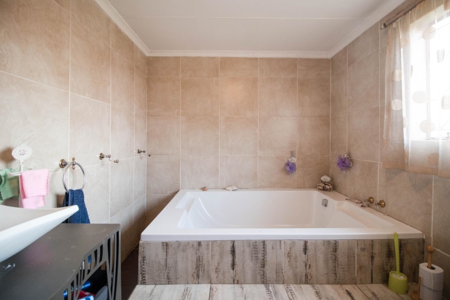 4 Bedroom Property for Sale in General Albertspark Gauteng