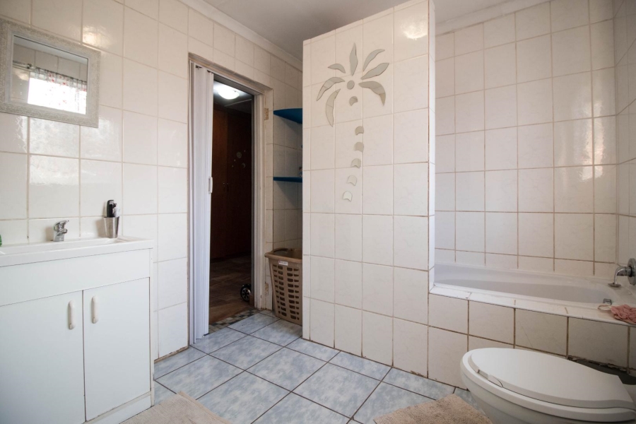 4 Bedroom Property for Sale in General Albertspark Gauteng
