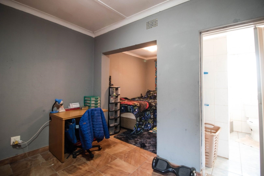 4 Bedroom Property for Sale in General Albertspark Gauteng