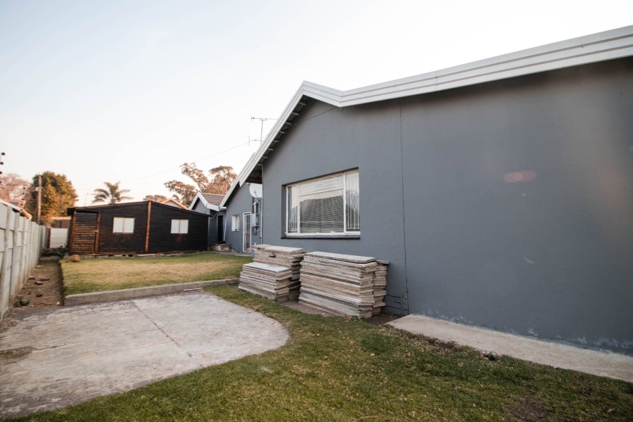 4 Bedroom Property for Sale in General Albertspark Gauteng
