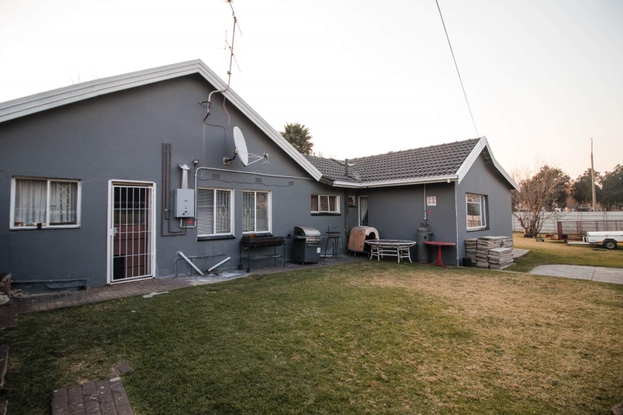4 Bedroom Property for Sale in General Albertspark Gauteng