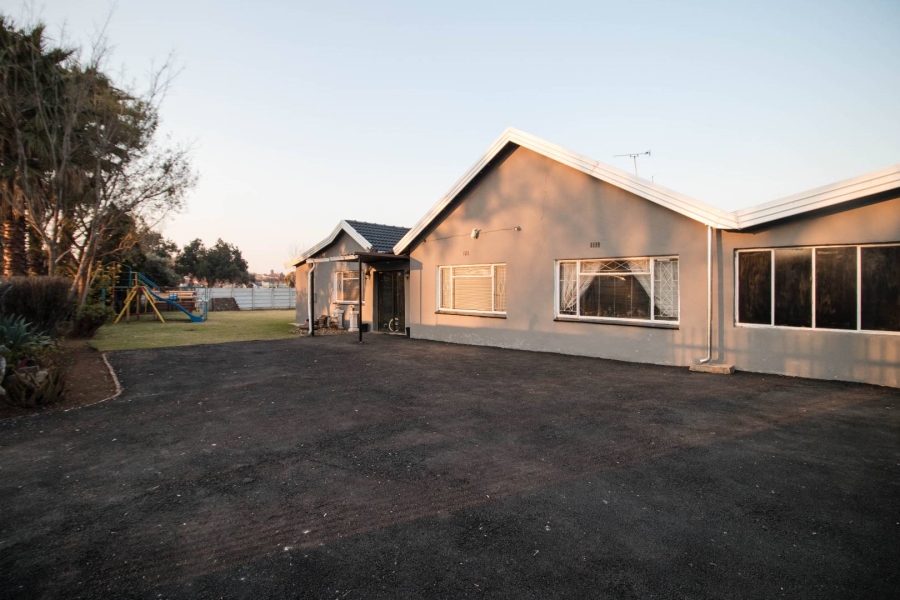 4 Bedroom Property for Sale in General Albertspark Gauteng
