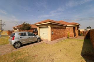 2 Bedroom Property for Sale in Albertsdal Gauteng