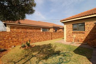 2 Bedroom Property for Sale in Albertsdal Gauteng