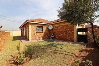 2 Bedroom Property for Sale in Albertsdal Gauteng