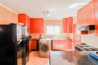 2 Bedroom Property for Sale in Albertsdal Gauteng