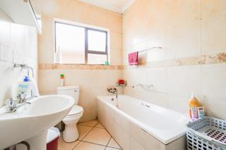 2 Bedroom Property for Sale in Albertsdal Gauteng