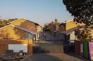 4 Bedroom Property for Sale in Brackenhurst Gauteng
