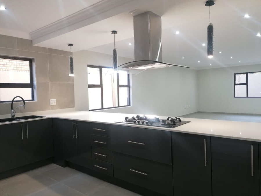 3 Bedroom Property for Sale in New Redruth Gauteng