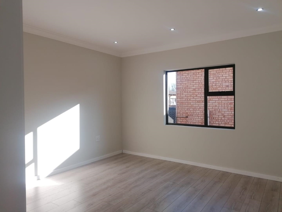 3 Bedroom Property for Sale in New Redruth Gauteng