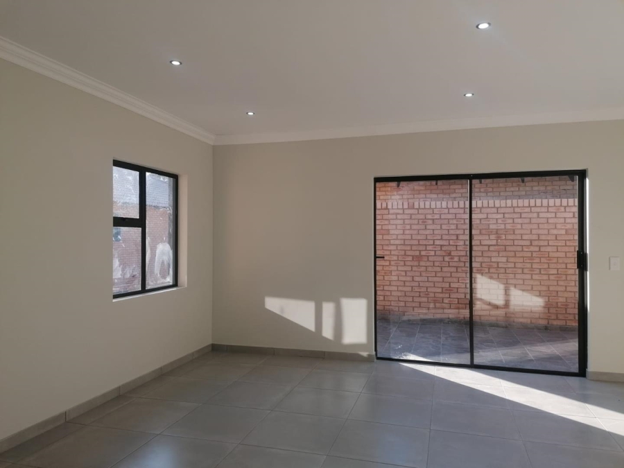 3 Bedroom Property for Sale in New Redruth Gauteng