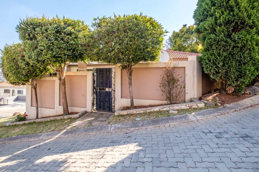 3 Bedroom Property for Sale in Bassonia Rock Gauteng