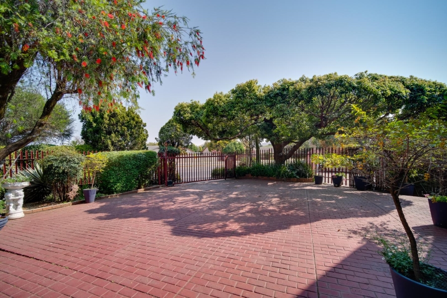 4 Bedroom Property for Sale in Verwoerdpark Gauteng