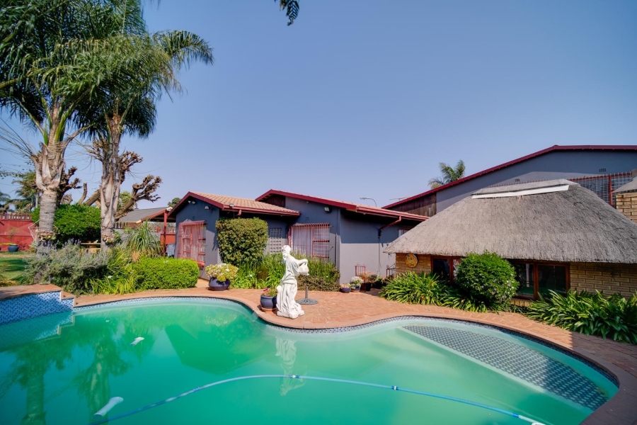 4 Bedroom Property for Sale in Verwoerdpark Gauteng