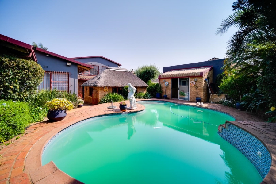 4 Bedroom Property for Sale in Verwoerdpark Gauteng