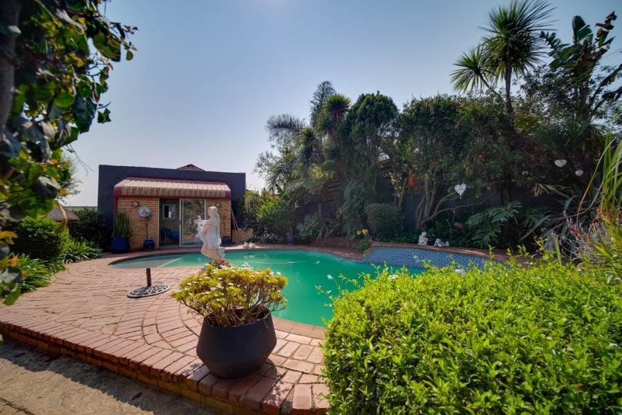 4 Bedroom Property for Sale in Verwoerdpark Gauteng