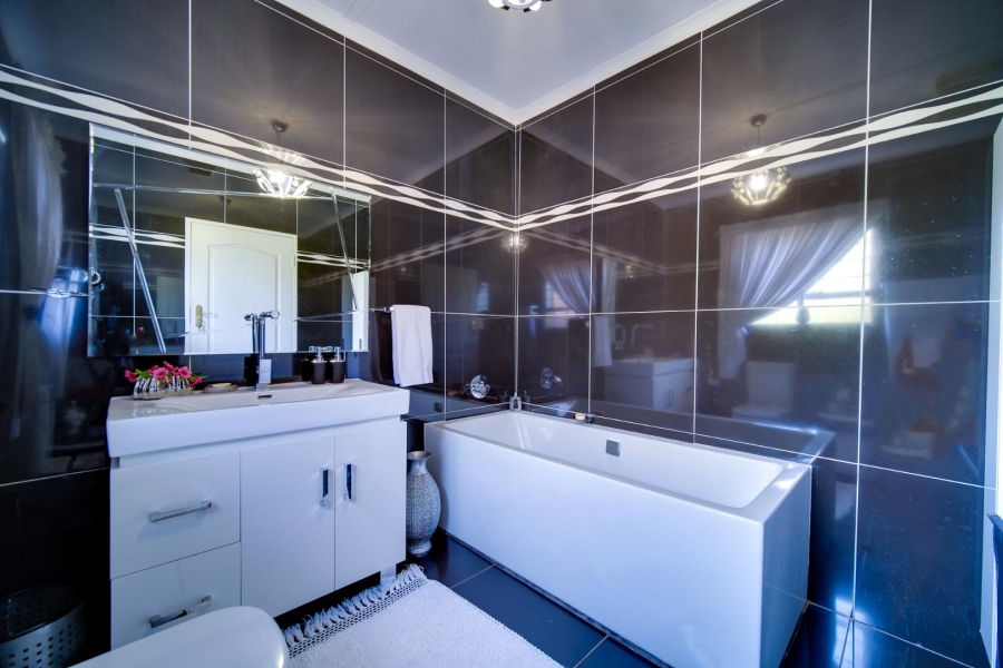 4 Bedroom Property for Sale in Verwoerdpark Gauteng