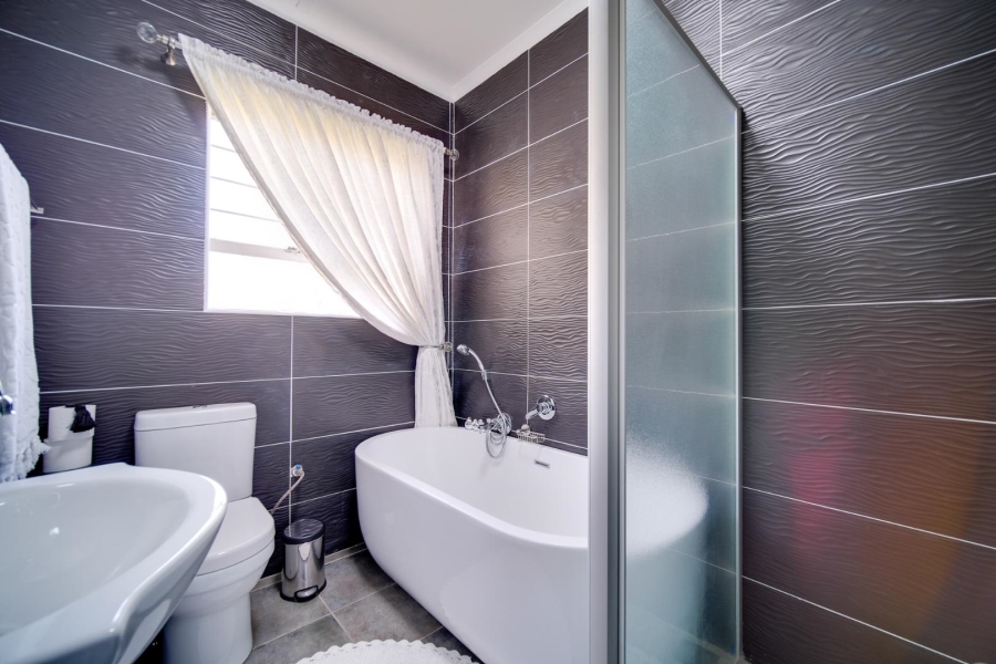 4 Bedroom Property for Sale in Verwoerdpark Gauteng