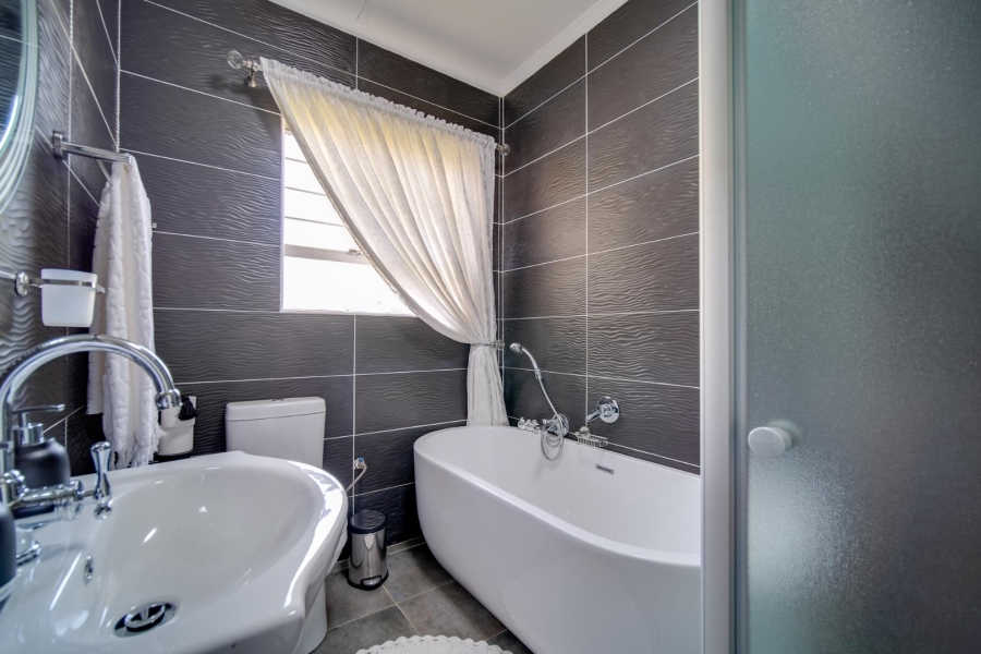 4 Bedroom Property for Sale in Verwoerdpark Gauteng
