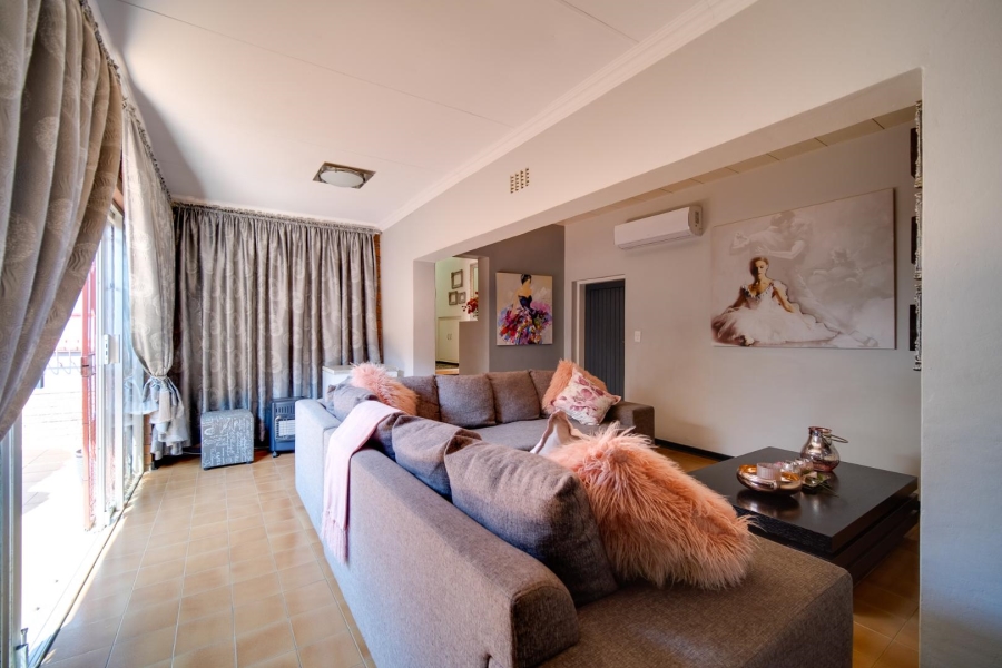 4 Bedroom Property for Sale in Verwoerdpark Gauteng