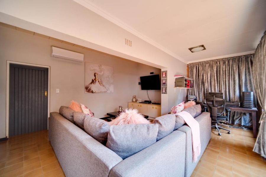 4 Bedroom Property for Sale in Verwoerdpark Gauteng