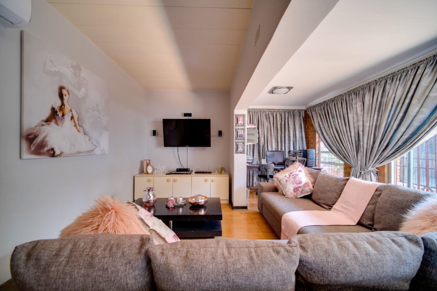 4 Bedroom Property for Sale in Verwoerdpark Gauteng